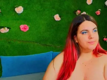 HugeTittiess  live sex cam