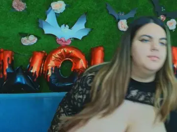 HugeTittiess  live sex cam