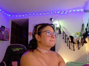 Mollyshake11  live sex cam