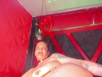 Taylorhardcor  live sex cam