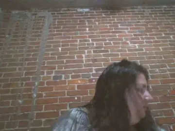 Titties4daze  live sex cam