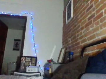 Titties4daze  live sex cam