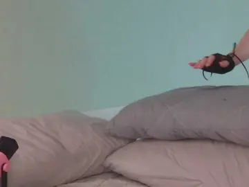 AnayaLowe  live sex cam