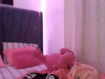 QueenB2  live sex cam