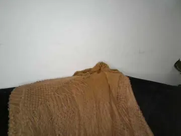 QueenB2  live sex cam