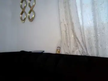 QueenB2  live sex cam