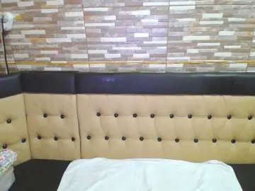 Yanisa28  live sex cam