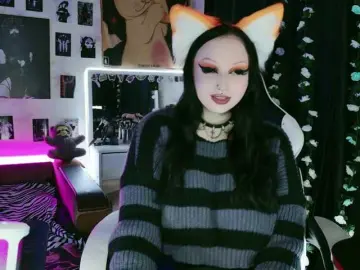 Razor-claw  live sex cam