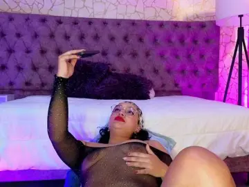 Emily-Foxyy  live sex cam