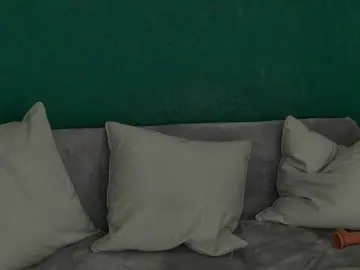 SkinnyNatty  live sex cam