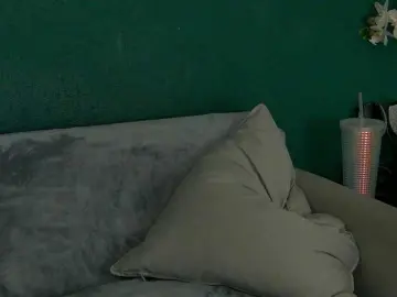 SkinnyNatty  live sex cam