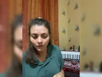 AhataV  live sex cam