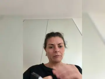 AhataV  live sex cam