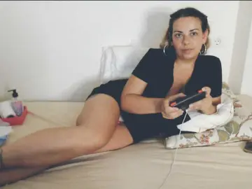 GiuliaHotXXX1  live sex cam