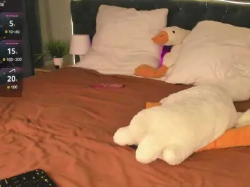 Amy-Desiree  live sex cam