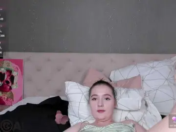 Amy-Desiree  live sex cam