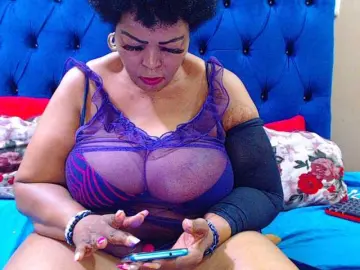 Ebonycandy10  live sex cam