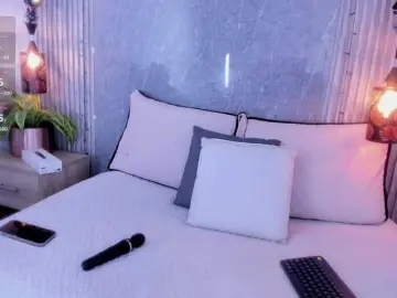 Emili-Hot  live sex cam