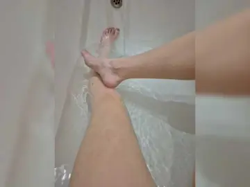 Kira-Feet  live sex cam