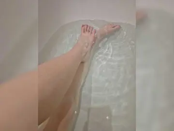Kira-Feet  live sex cam
