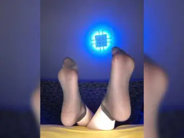 Kira-Feet  live sex cam