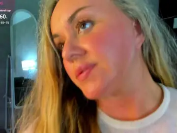 Sky-Kuper  live sex cam
