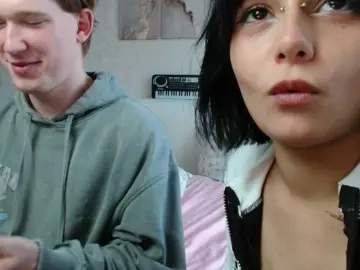 TheSluttyFox  live sex cam