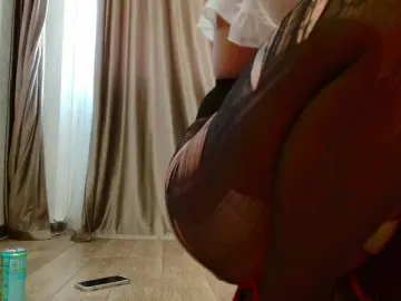 TheSluttyFox  live sex cam