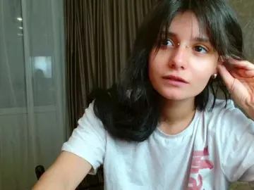 TheSluttyFox  live sex cam