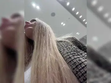 Blondinochkaa  live sex cam