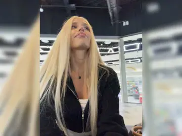 Blondinochkaa  live sex cam
