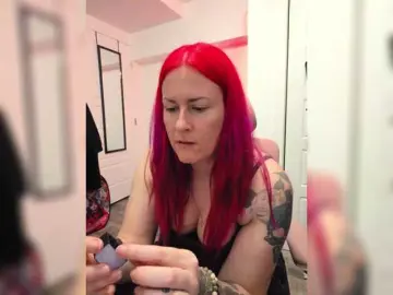 Gennyrock  live sex cam