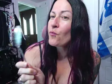 Gennyrock  live sex cam