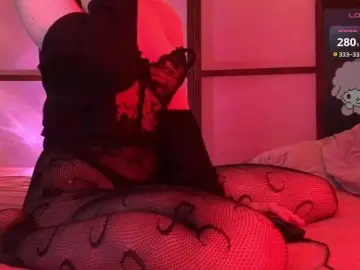 Kivi-  live sex cam