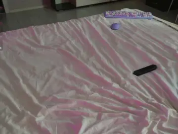 SalutChristine  live sex cam