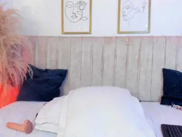 Mia-lourence  live sex cam