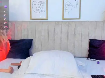 Mia-lourence  live sex cam