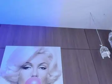 Saraycollins  live sex cam