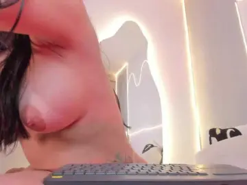 EllieMitchell  live sex cam