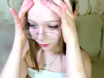 MelMooon  live sex cam