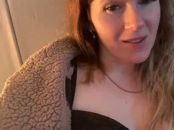 REDHEADROSIE  live sex cam