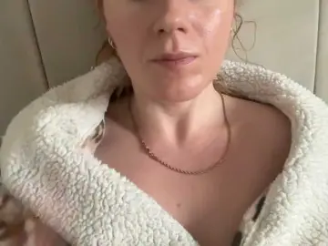 REDHEADROSIE  live sex cam