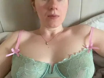 REDHEADROSIE  live sex cam