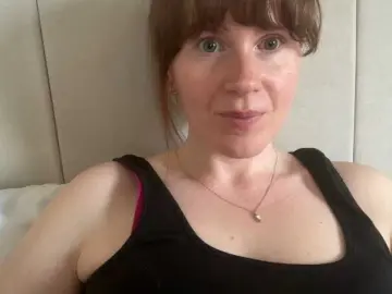 REDHEADROSIE  live sex cam