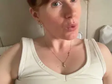 REDHEADROSIE  live sex cam