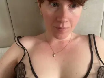REDHEADROSIE  live sex cam