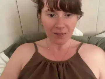REDHEADROSIE  live sex cam