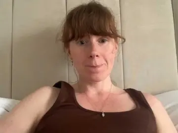 REDHEADROSIE  live sex cam