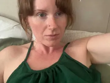 REDHEADROSIE  live sex cam