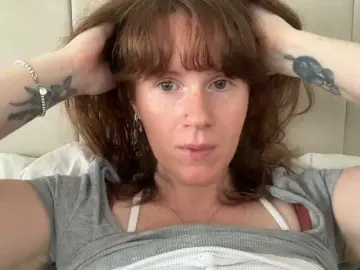 REDHEADROSIE  live sex cam